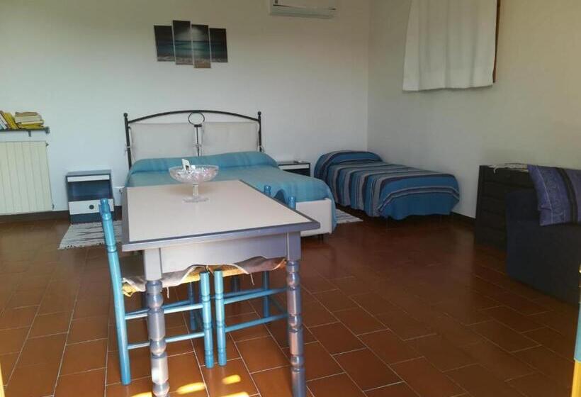 חדר סטנדרט לשלושה, Antemare