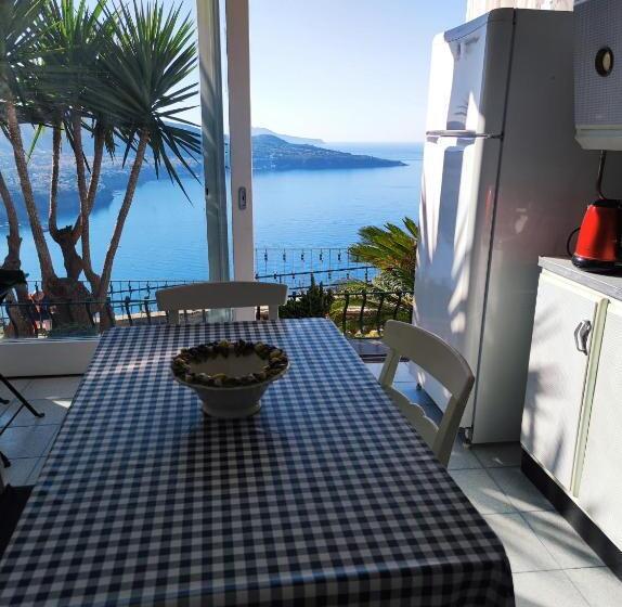 オーシャンビューの１ベッドルームビラ, Giardino 21 Marzo