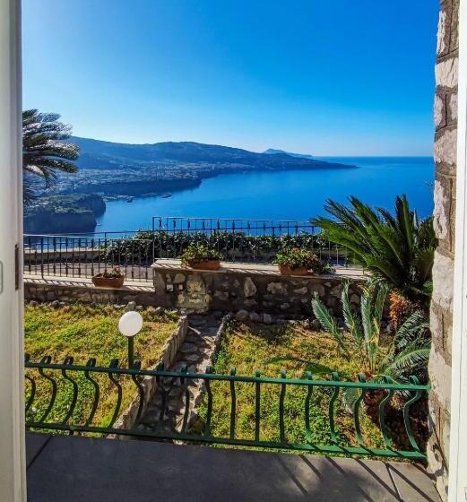 オーシャンビューの１ベッドルームビラ, Giardino 21 Marzo