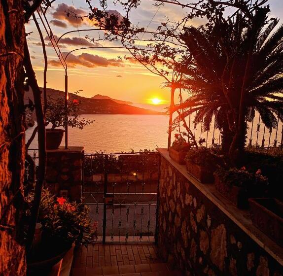 オーシャンビューの１ベッドルームビラ, Giardino 21 Marzo