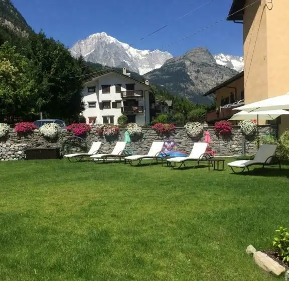 スタンダードルーム, La Boule De Neige