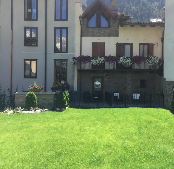 غرفة قياسية, La Boule De Neige