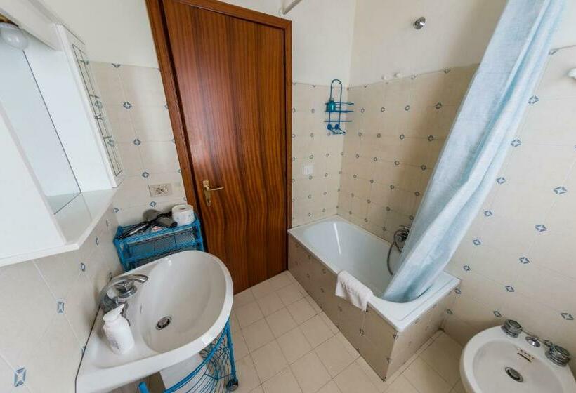 اتاق لوکس, Bed & Breakfast Hotel California