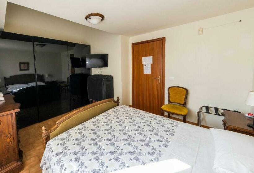 اتاق لوکس, Bed & Breakfast Hotel California