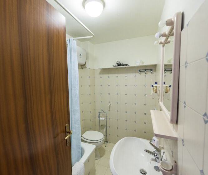 اتاق لوکس, Bed & Breakfast Hotel California