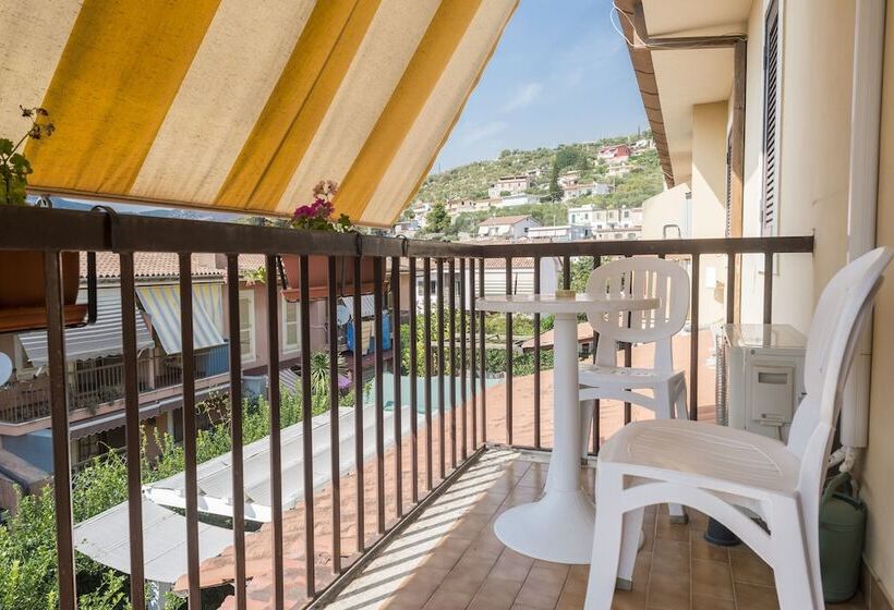 اتاق لوکس, Bed & Breakfast Hotel California