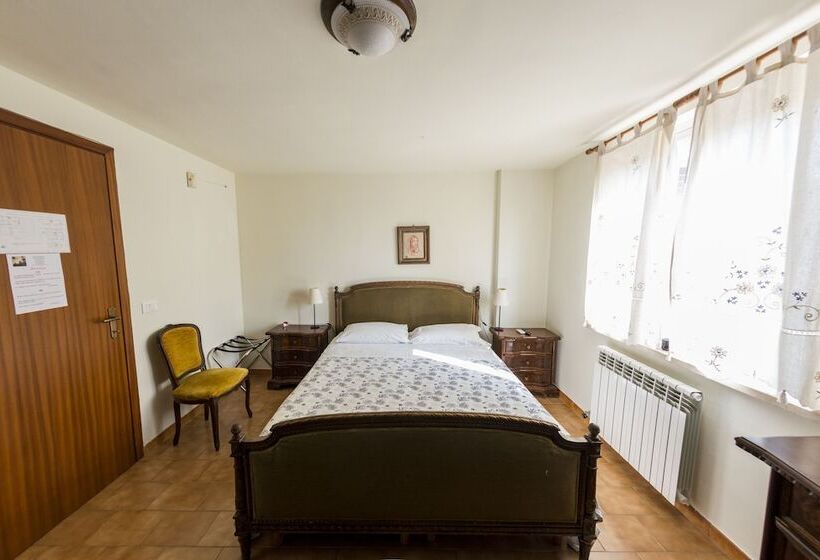 اتاق لوکس, Bed & Breakfast Hotel California