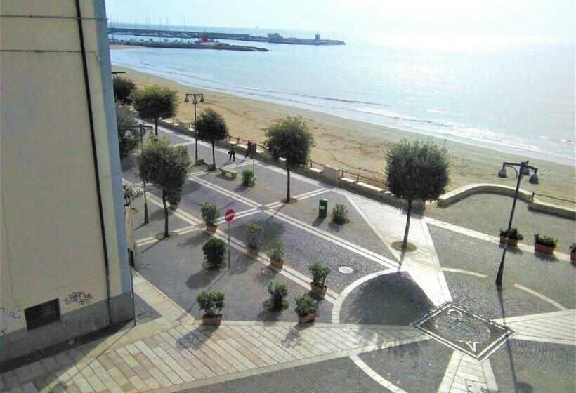 اتاق استاندارد سه تخته با سرویس بهداشتی مشترک, Deja Vu