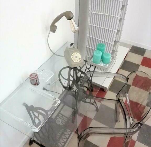 اتاق استاندارد سه تخته با سرویس بهداشتی مشترک, Deja Vu