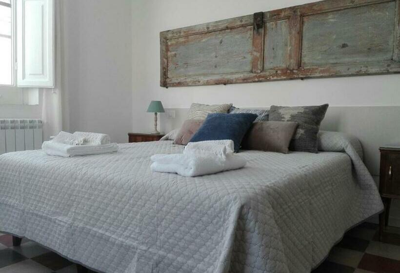 اتاق استاندارد سه تخته با سرویس بهداشتی مشترک, Deja Vu