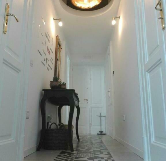 اتاق استاندارد سه تخته با سرویس بهداشتی مشترک, Deja Vu