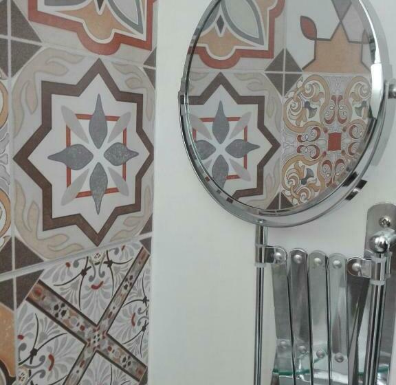 اتاق استاندارد با سرویس بهداشتی مشترک, Deja Vu