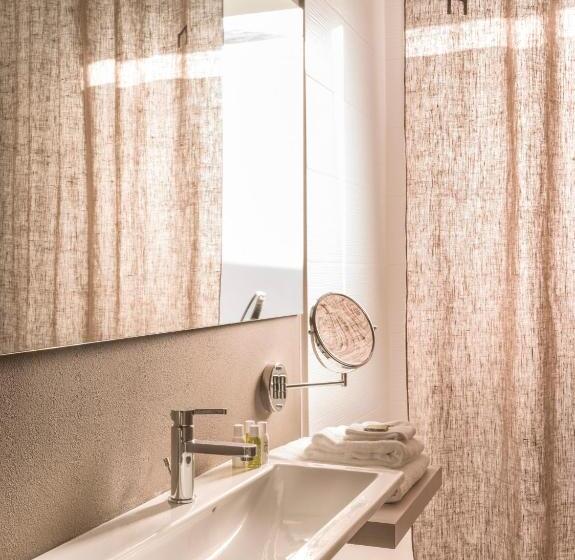Superior room with lake view, Bed & Breakfast La Home And Apartments