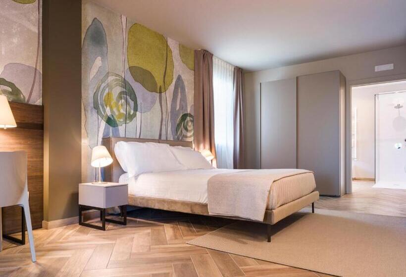Superior room with lake view, Bed & Breakfast La Home And Apartments