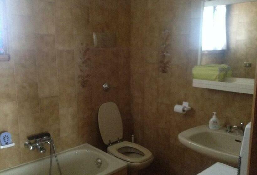 غرفة قياسية فردية حمام مشترك, B&b Relax