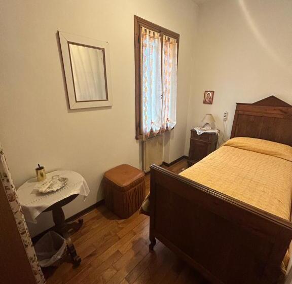 标准单人间共用浴室, B&b Relax