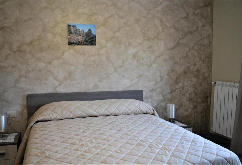 غرفة قياسية مطلة على الجبل, Spazio Natura