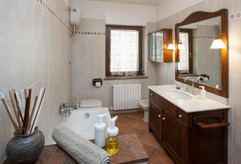 اتاق استاندارد سه نفره, Sentimento Del Tempo B&b