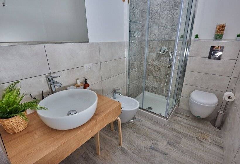 اتاق استاندارد, Il Chiattillo