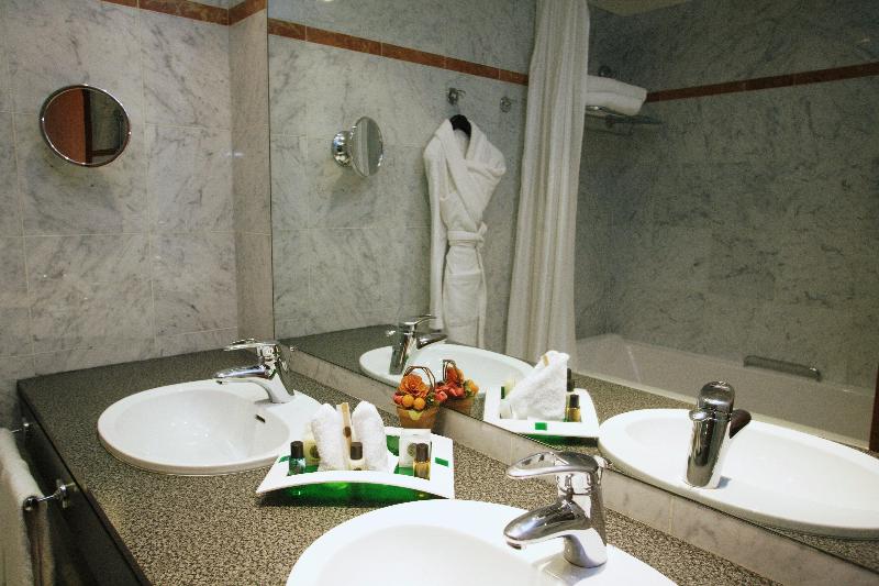 חדר סטנדרט עם מיטת קינג, Doubletree By Hilton Paris Bougival