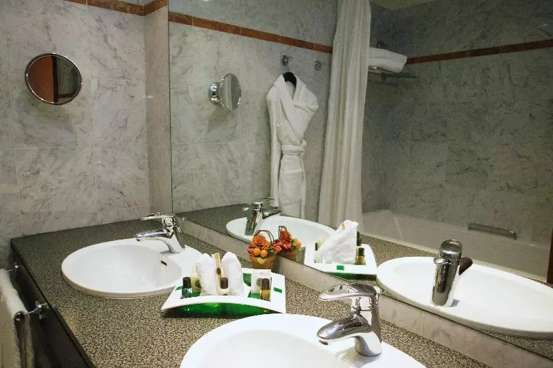 Standard-huone King-vuode, Doubletree By Hilton Paris Bougival