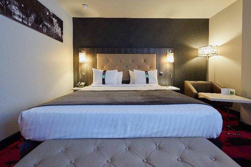 חדר סטנדרט עם מיטת קינג, Doubletree By Hilton Paris Bougival