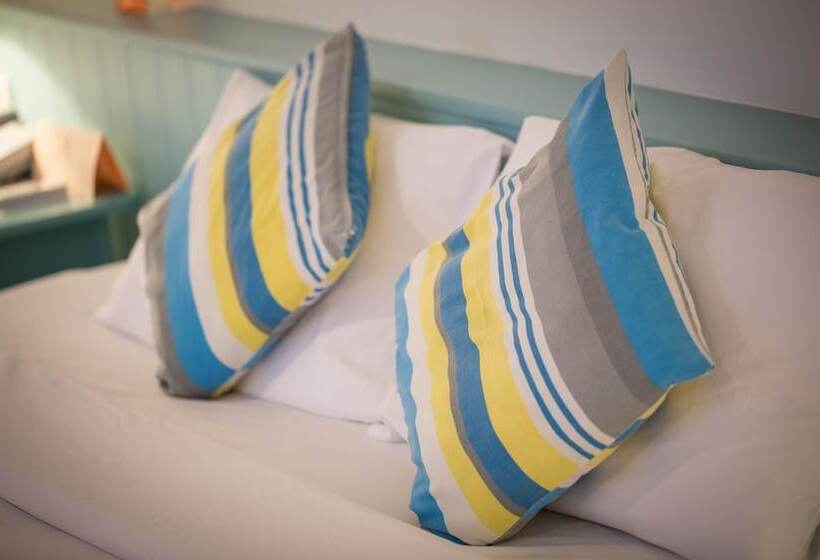 اتاق سوپریور, First House