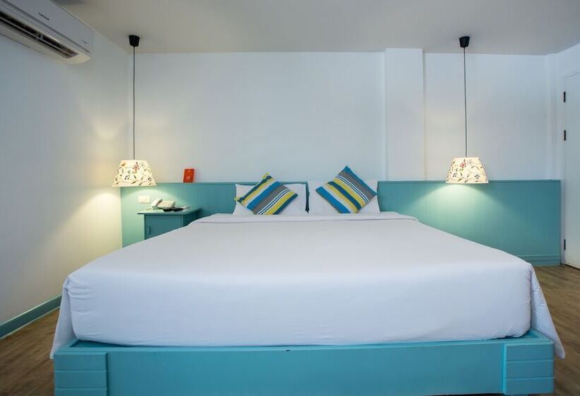 اتاق سوپریور, First House