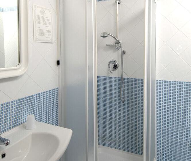 اتاق استاندارد سه نفره, La Meridiana