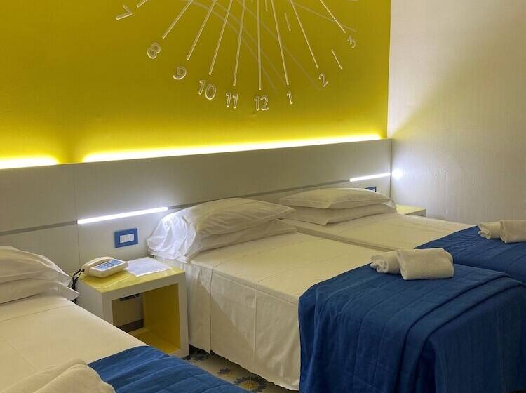 اتاق استاندارد سه نفره, La Meridiana