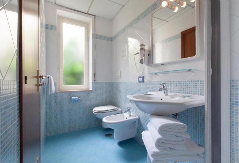 اتاق استاندارد سه نفره, La Meridiana