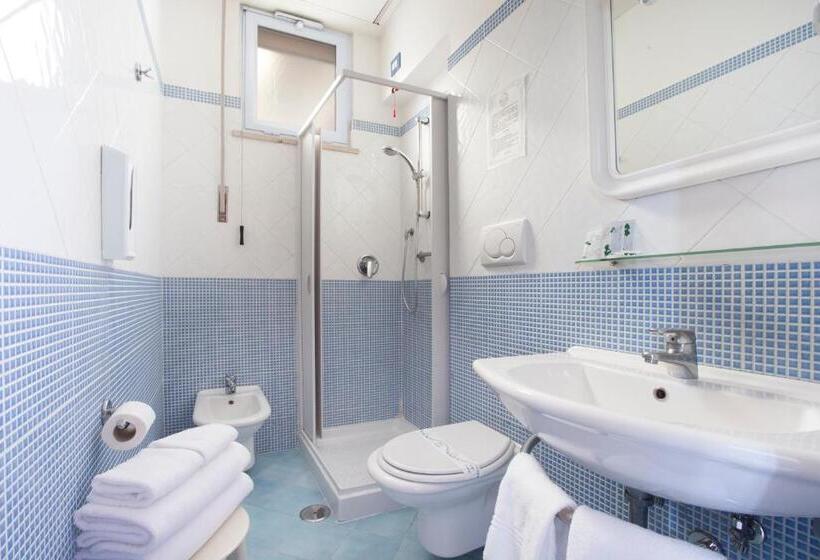 اتاق استاندارد چهار تخته, La Meridiana