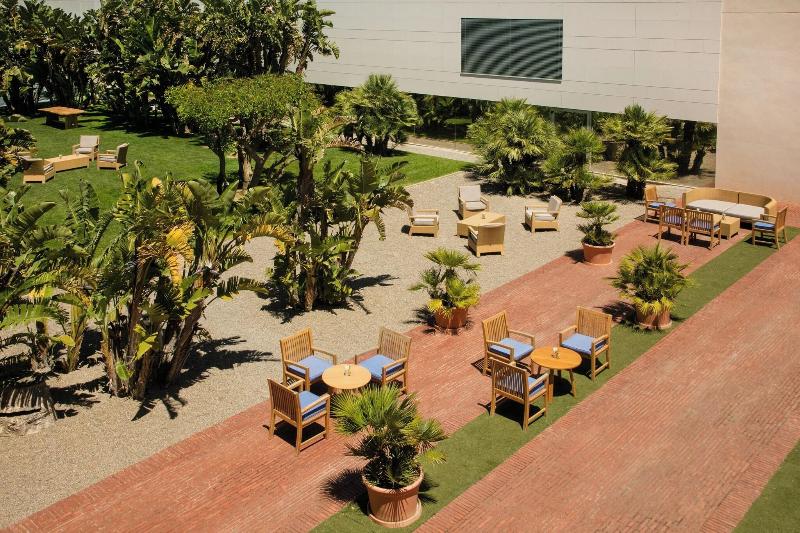 Номер Deluxe Вид на Сад, Le Meridien Ra Beach Hotel And Spa