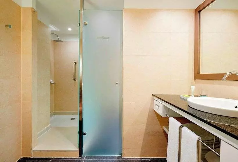 اتاق لوکس با چشم‌انداز باغ, Le Meridien Ra Beach Hotel And Spa
