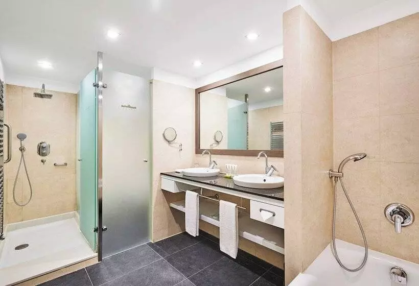 اتاق لوکس با چشم‌انداز باغ, Le Meridien Ra Beach Hotel And Spa