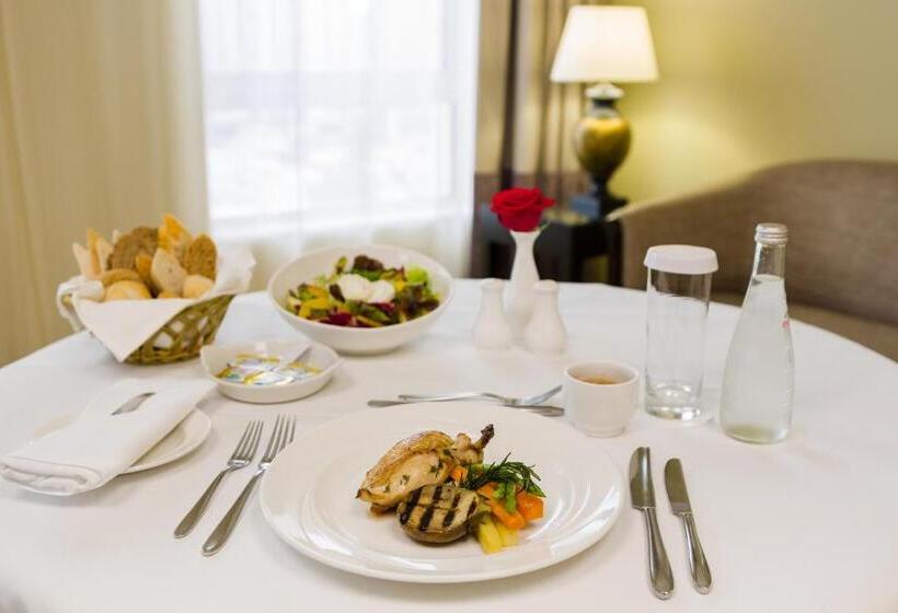 اتاق لوکس با تخت بزرگ, Mövenpick Hotel Doha