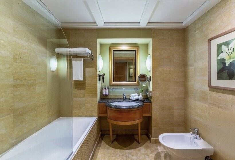 اتاق لوکس, Mövenpick Hotel Doha