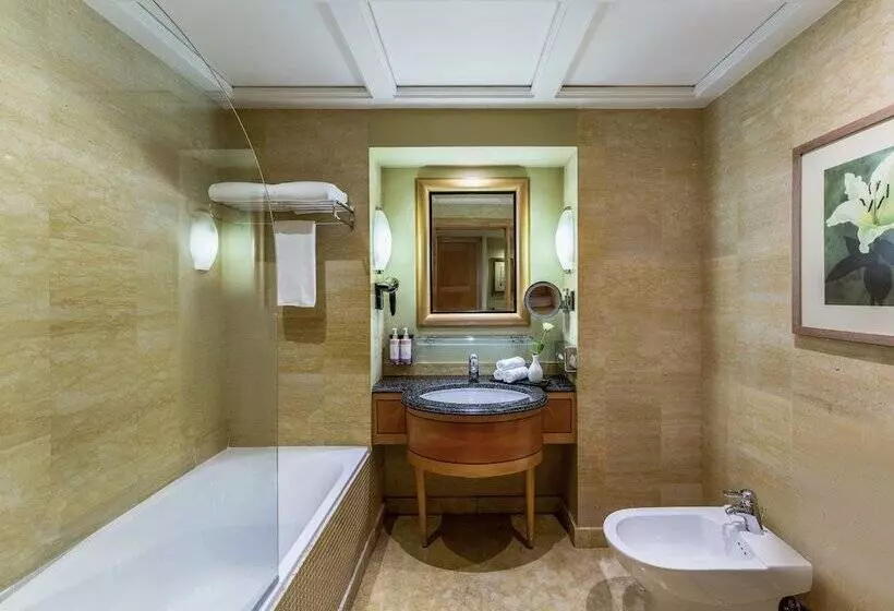 اتاق لوکس, Mövenpick Hotel Doha