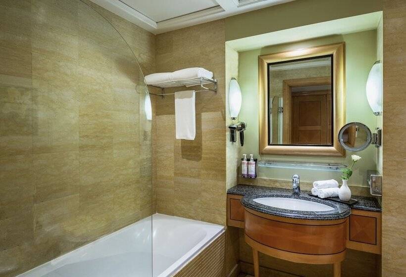 اتاق سوپریور, Mövenpick Hotel Doha