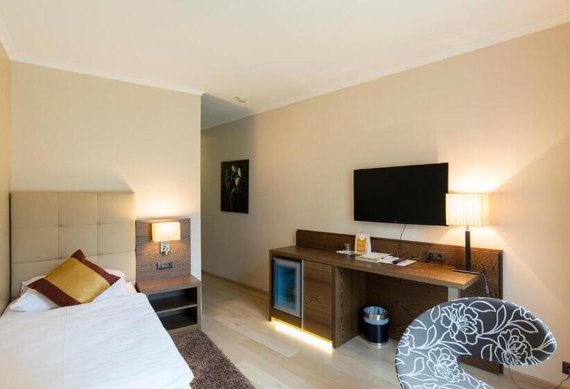 غرفة قياسية فردية, Sacher Baden