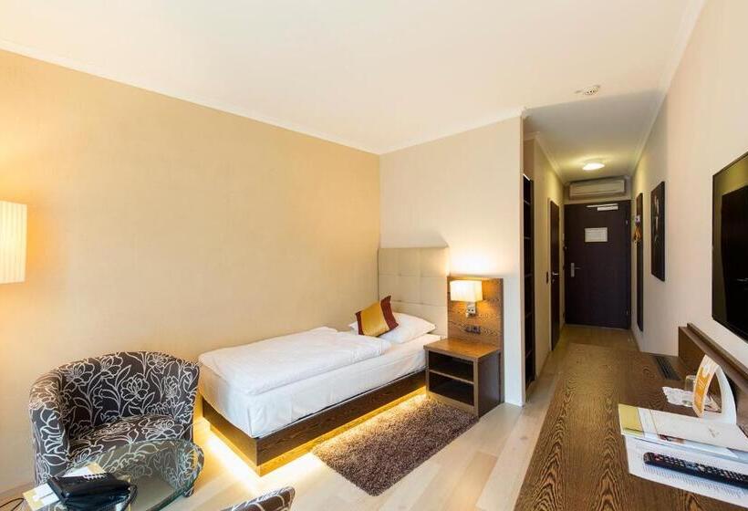 غرفة قياسية فردية, Sacher Baden