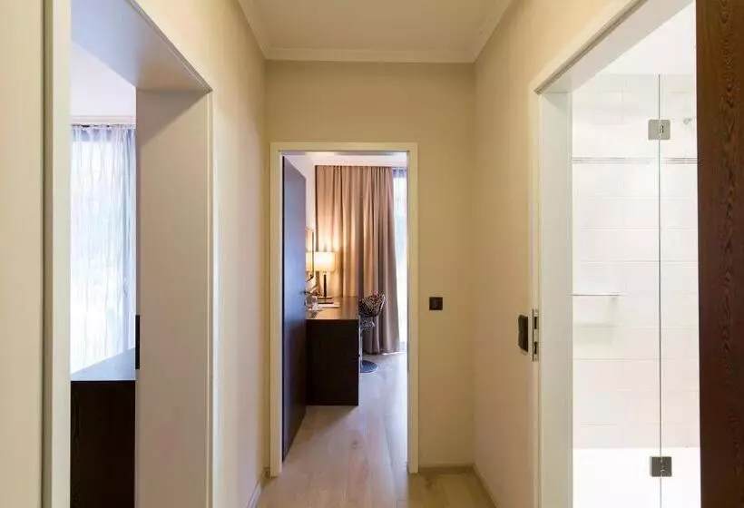 سوییت جونیور, Sacher Baden