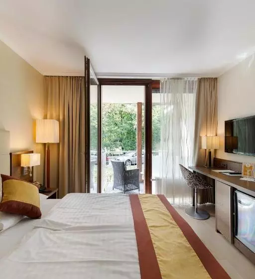 سوییت جونیور, Sacher Baden