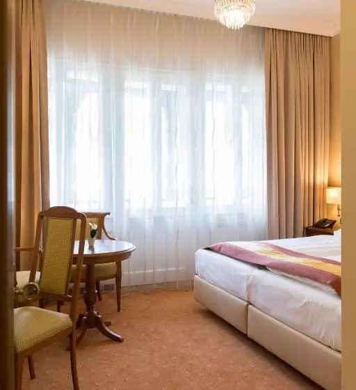 اتاق استاندارد با بالکن, Sacher Baden