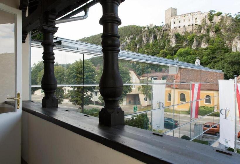 غرفة قياسية مزوَّدة بشُرفة, Sacher Baden