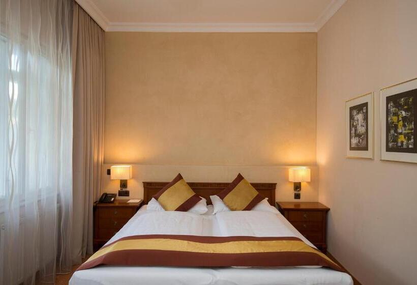 غرفة قياسية, Sacher Baden