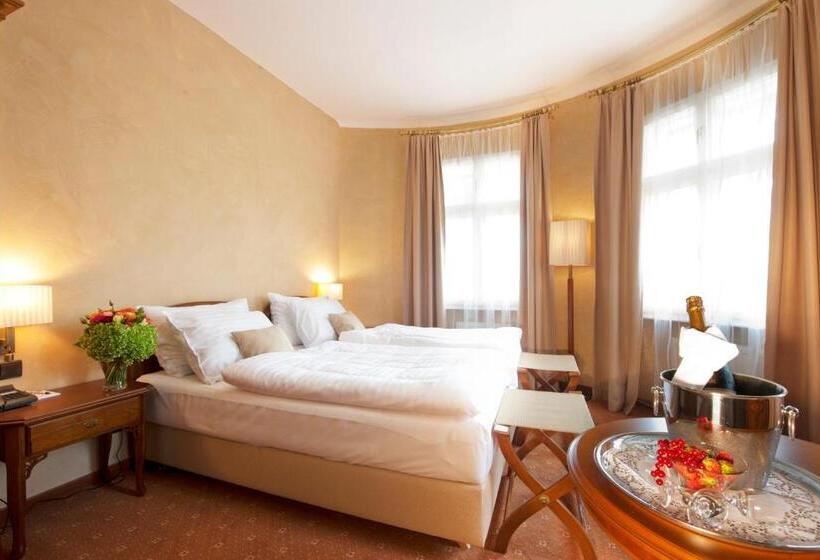 جناح جونيور, Sacher Baden