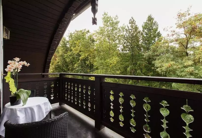 سوییت جونیور, Sacher Baden