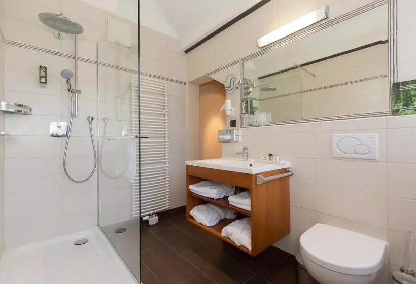 سوییت جونیور, Sacher Baden
