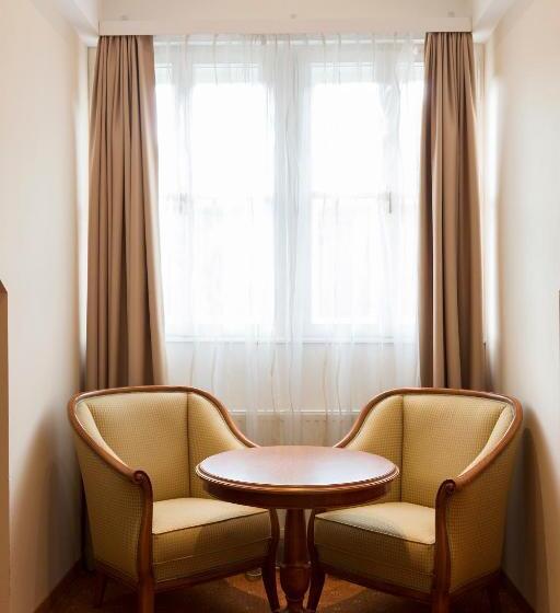 جناح جونيور, Sacher Baden